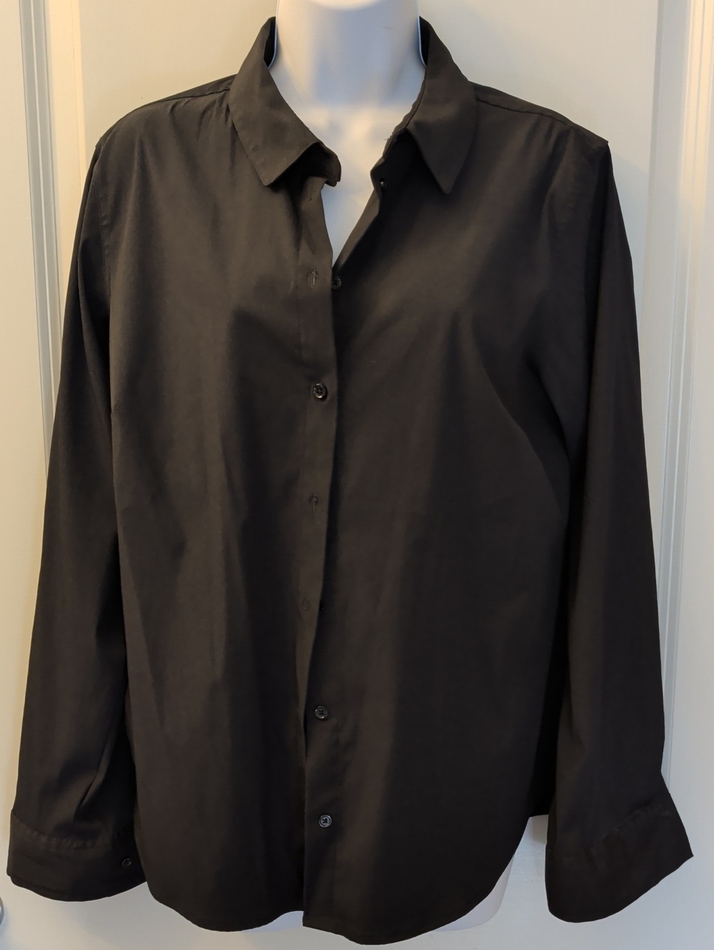 Time and Tru Black Women’s Button-Down Dress Shirt